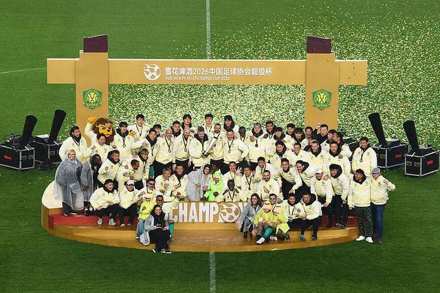 亚冠精英联赛全面扩容升级，北京国安与上海海港成功获得新赛季直接晋级资格，成为国内足坛备受关注的焦点事件
