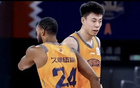 上海男篮101-90力克浙江广厦斩获赛季首胜，古德温与弗格联手爆发，洛夫顿因伤退场，大白边缺席原因曝光，孙铭徽首节5投全失未得分引发关注
